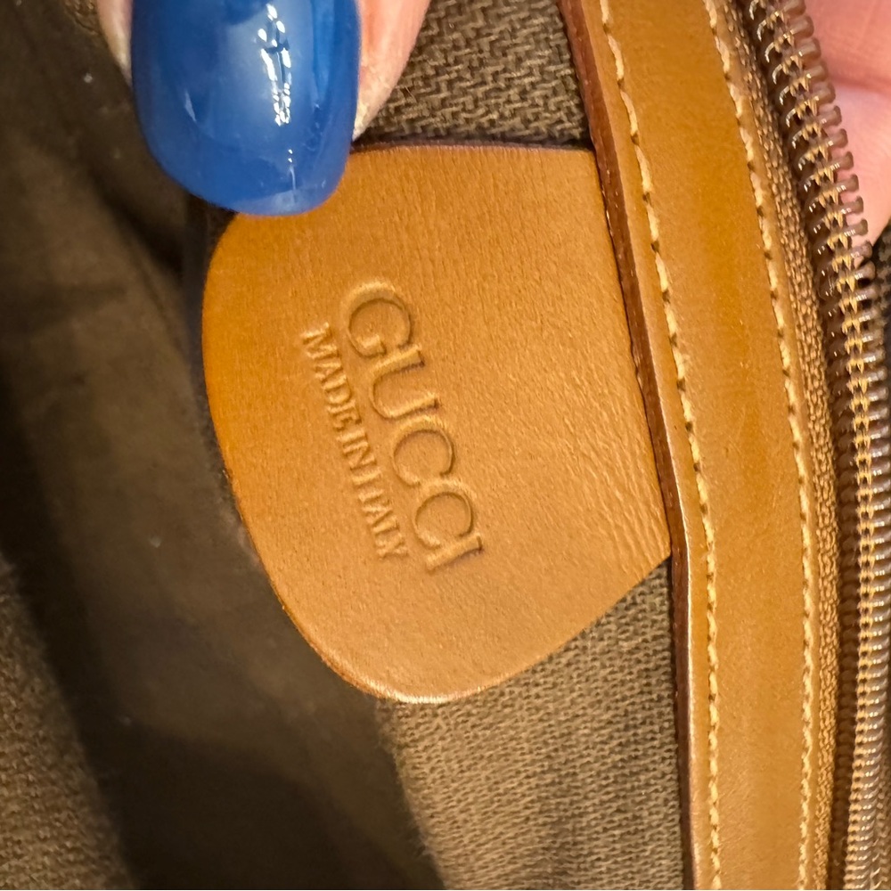 Authentic vintage Gucci Duffle bag with strap